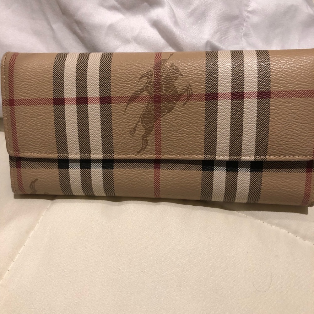 Burberry wallet preowned
